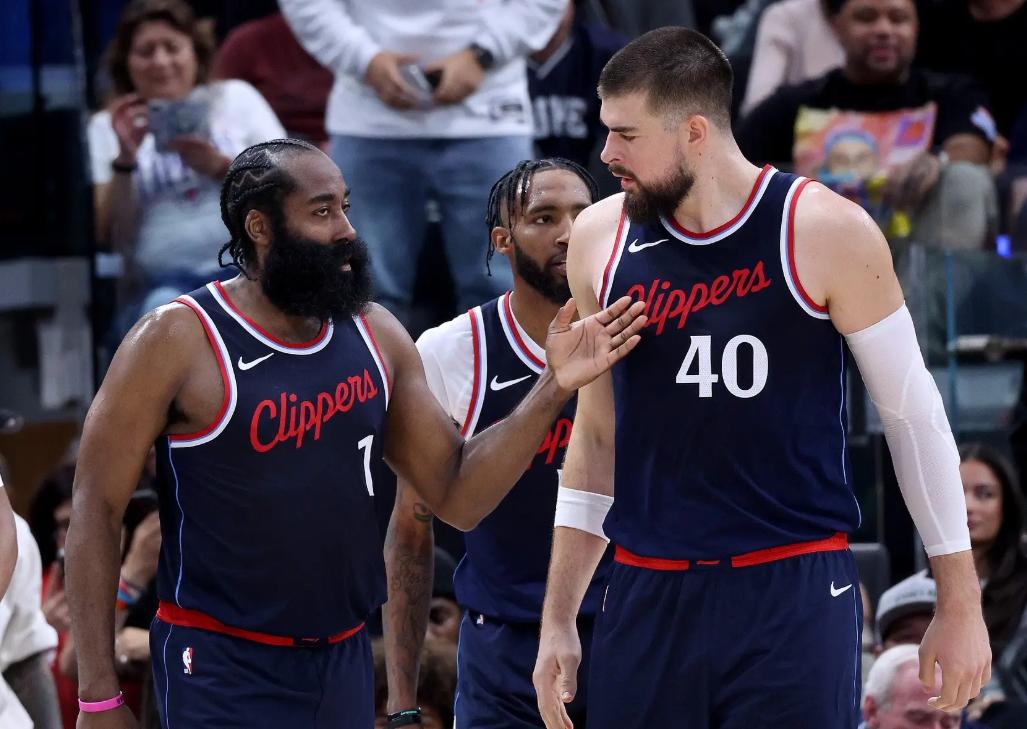 九游体育赛地聚焦——NBA总决赛关键时刻热度飙升，迈阿密热火官宣签约，引发热议，阵容厚度经受考验的简单介绍